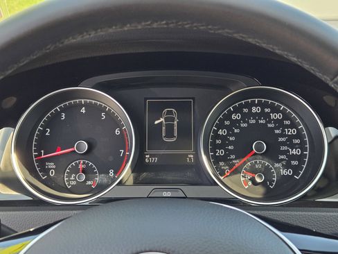 Used 2015 Volkswagen Golf 4-Door FWD image 20