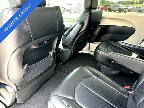 Used 2023 Chrysler Pacifica Touring-L FWD image 20