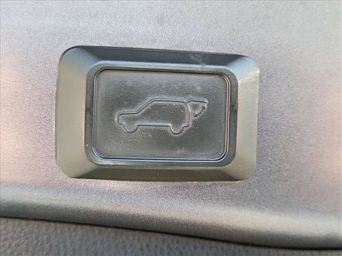 Used 2020 Toyota RAV4 XLE w/ Convenience Package AWD/4WD image 7