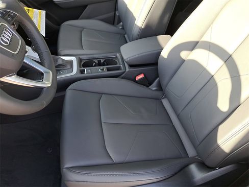 New 2025 Audi Q3 2.0T Premium image 18