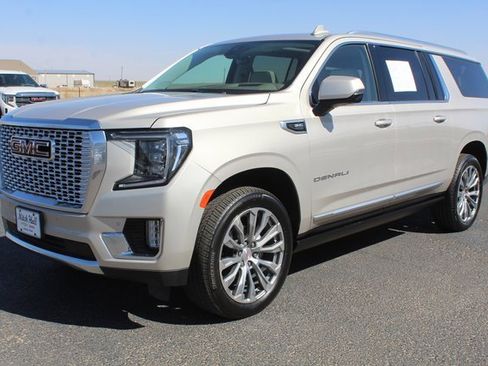 Used 2021 GMC Yukon XL Denali w/ Denali Premium Package image 10
