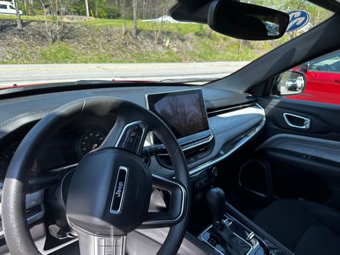 Used 2023 Jeep Compass Sport AWD/4WD image 29