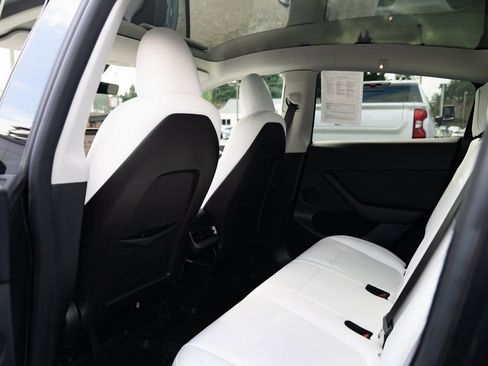 Used 2025 Tesla Model Y Long Range image 17