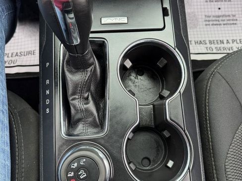 Used 2019 Ford Explorer XLT w/ Equipment Group 201A AWD/4WD image 16