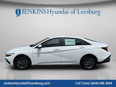 New 2026 Hyundai Elantra Hybrid FWD image 9