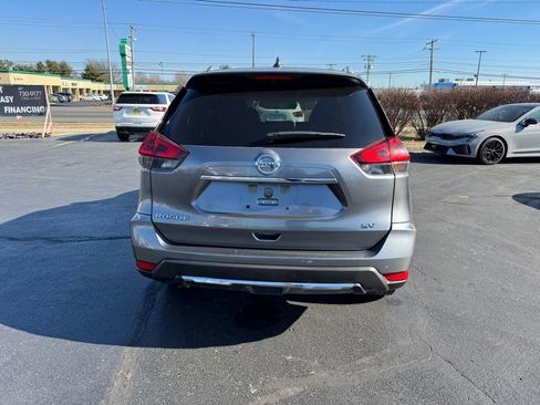 Used 2018 Nissan Rogue SV image 4