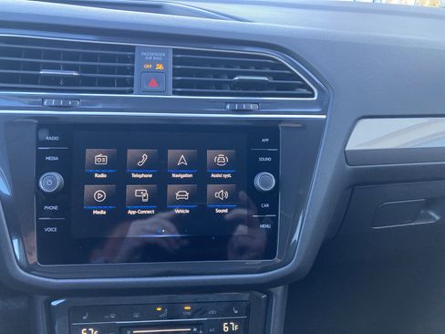 Certified 2024 Volkswagen Tiguan SE image 16