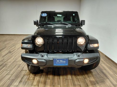 Used 2023 Jeep Wrangler Unlimited Sahara AWD/4WD image 18