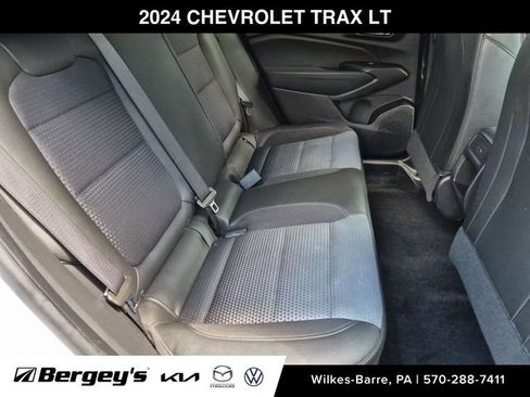 Used 2024 Chevrolet Trax LT w/ LT Convenience Package FWD image 26