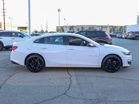 Used 2025 Chevrolet Malibu LT image 2