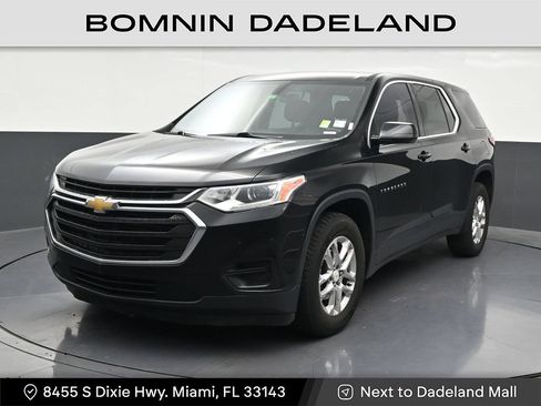 Used 2018 Chevrolet Traverse LS FWD image 1