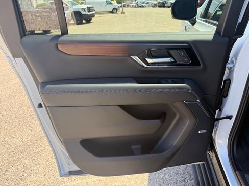 Used 2026 GMC Yukon XL Denali w/ Sun & Power Step Package AWD/4WD image 25