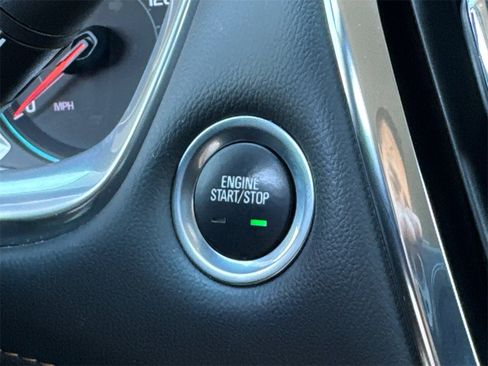 Used 2021 Chevrolet Traverse LT image 31