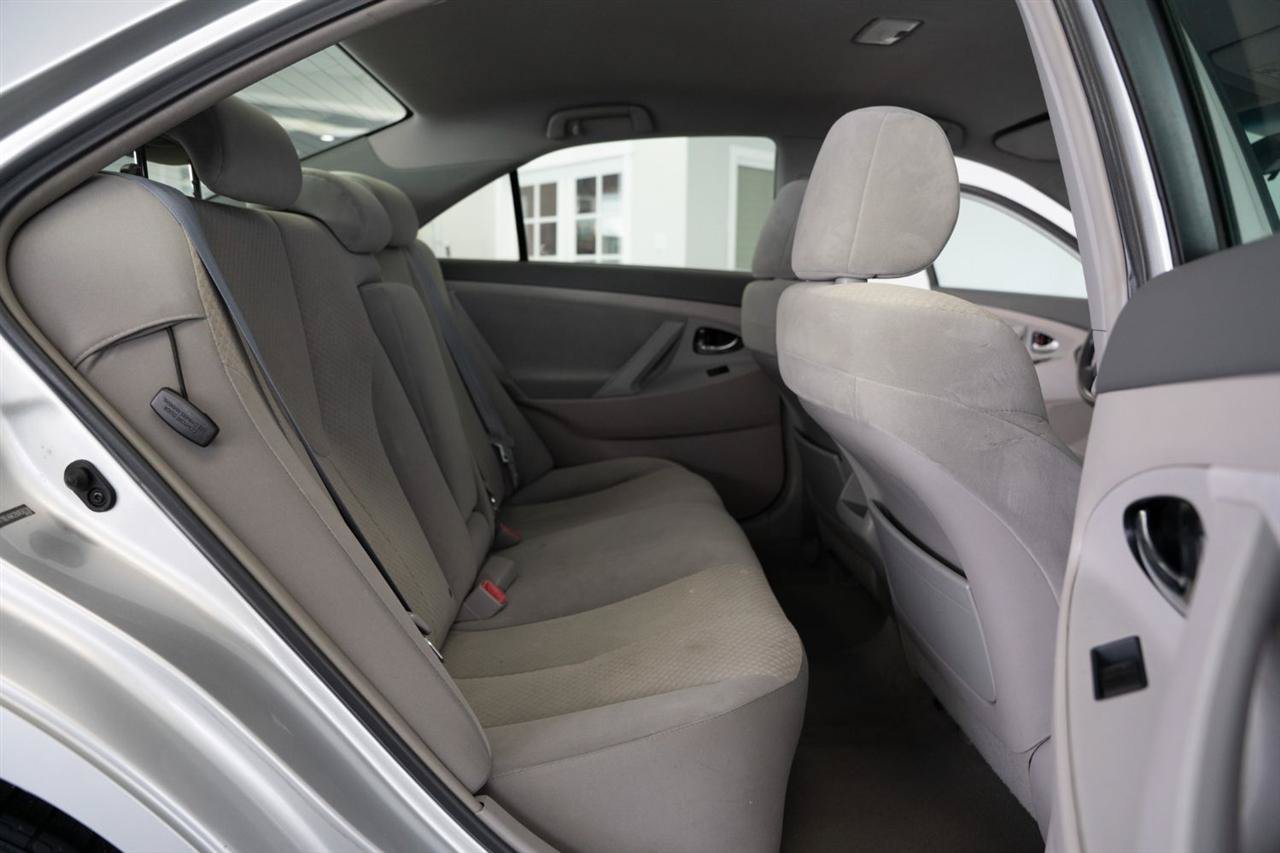 Used 2009 Toyota Camry LE FWD image 12