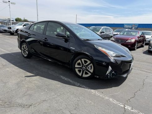 Used 2016 Toyota Prius Three FWD image 4