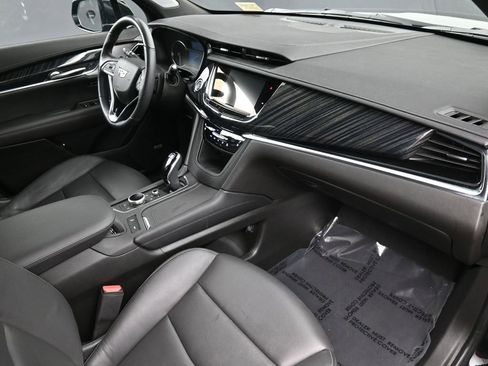 Used 2024 Cadillac XT6 Premium Luxury image 11