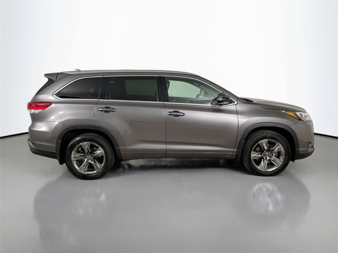 Used 2019 Toyota Highlander Limited Platinum AWD/4WD image 18