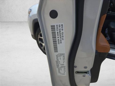 Used 2024 Jeep Compass Limited AWD/4WD image 25