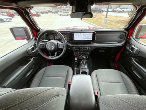 Used 2025 Jeep Wrangler Unlimited Rubicon AWD/4WD image 15