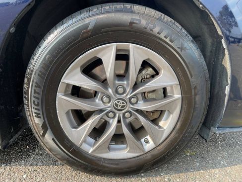 Used 2023 Toyota Sienna XLE AWD/4WD image 32
