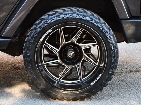 Used 2017 Jeep Wrangler Unlimited Sahara w/ Connectivity Group image 12