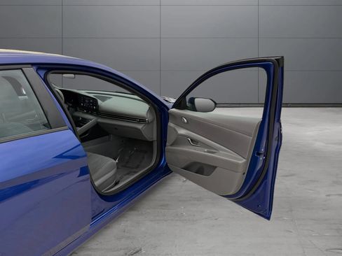 Used 2021 Hyundai Elantra SEL FWD image 20