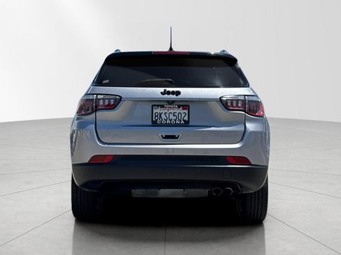 Used 2019 Jeep Compass Latitude FWD image 4