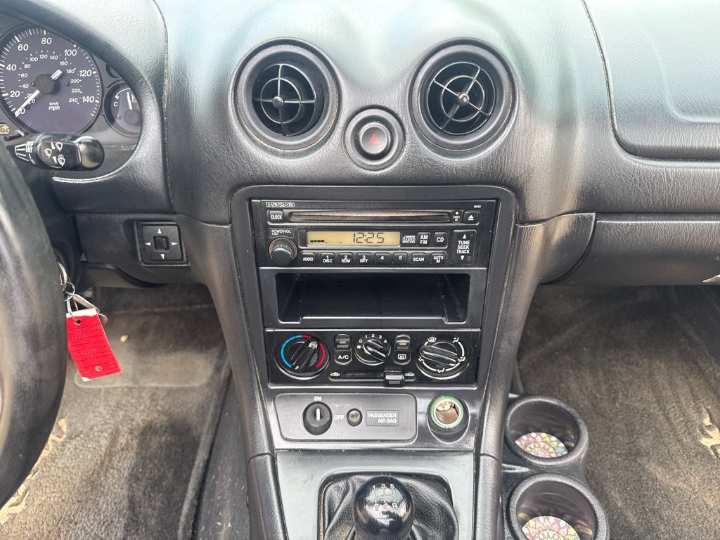 Used 1999 MAZDA MX-5 Miata RWD image 16