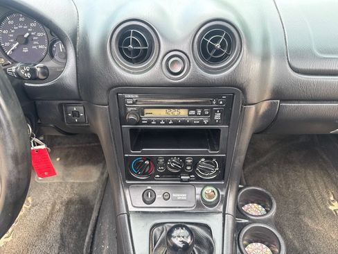 Used 1999 MAZDA MX-5 Miata RWD image 16