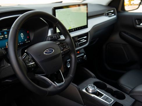 Used 2025 Ford Escape Platinum AWD/4WD image 19