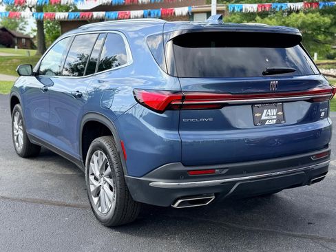 Used 2025 Buick Enclave Preferred FWD image 7