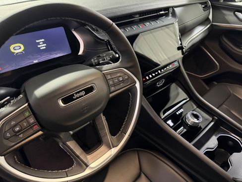 New 2026 Jeep Grand Cherokee Limited image 9