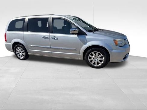 Used 2011 Chrysler Town & Country Touring-L w/ Entertainment Group #2 image 16