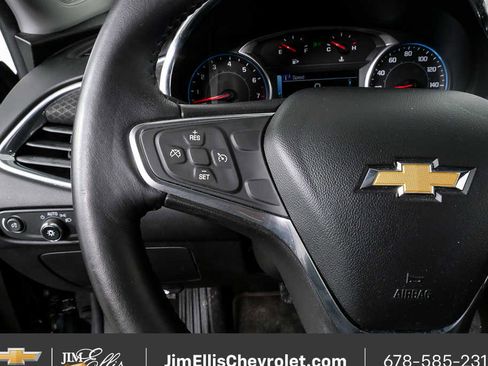 Used 2017 Chevrolet Malibu LT image 9