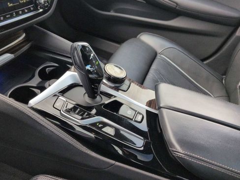 Used 2021 BMW M550i xDrive w/ Executive Package image 34