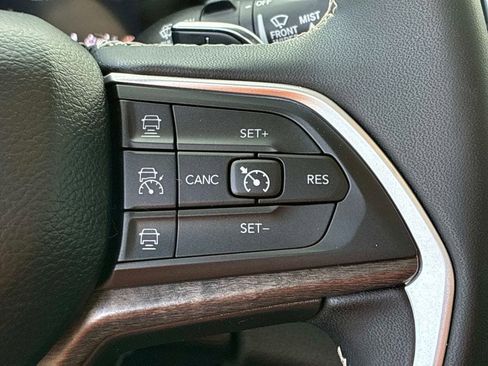 Used 2024 Jeep Grand Cherokee L Limited AWD/4WD image 28