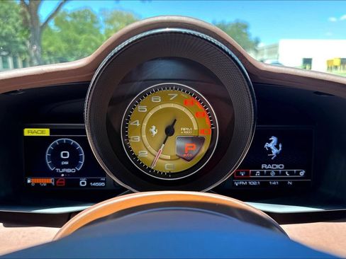 Used 2018 Ferrari 488 GTB RWD image 13