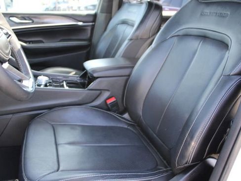 Used 2023 Jeep Grand Cherokee L Overland AWD/4WD image 31