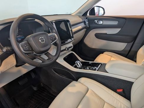 Used 2023 Volvo XC40 B5 Plus w/ Protection Package Premier image 14