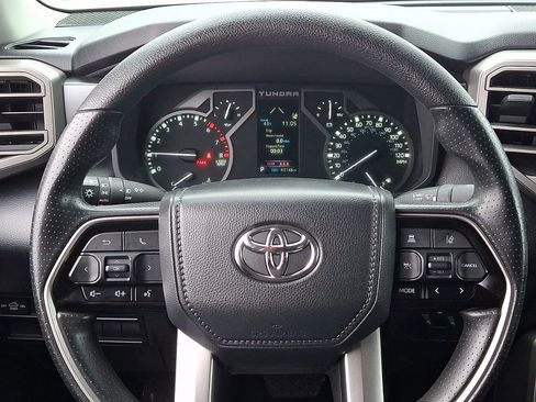 Used 2022 Toyota Tundra SR5 w/ SR5 Convenience Package AWD/4WD image 18