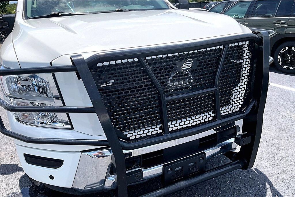Used 2024 Nissan Titan SV w/ SV Convenience Package AWD/4WD image 32