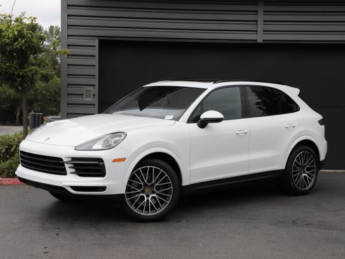 Used 2023 Porsche Cayenne AWD/4WD image 1