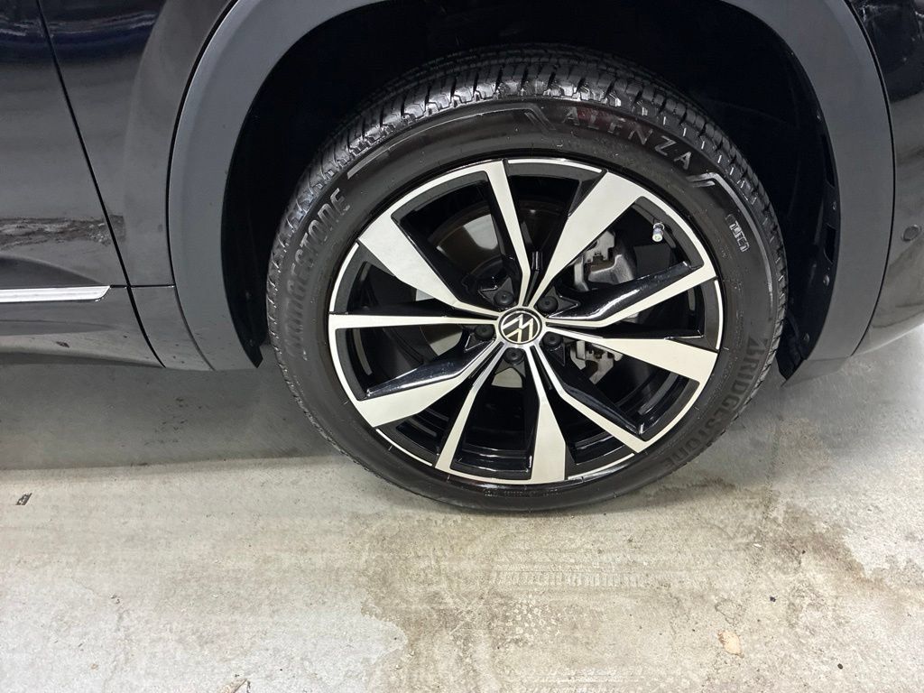 Used 2025 Volkswagen Atlas SEL Premium R-Line AWD/4WD image 4