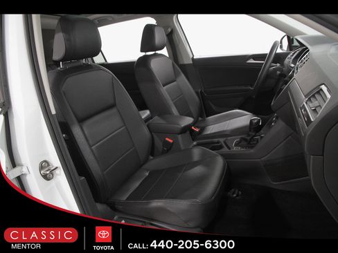 Used 2020 Volkswagen Tiguan SE w/ Panoramic Sunroof Package FWD image 15
