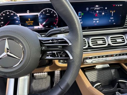 Used 2025 Mercedes-Benz GLS 580 4MATIC image 33