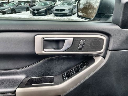 Used 2022 Ford Explorer XLT image 17