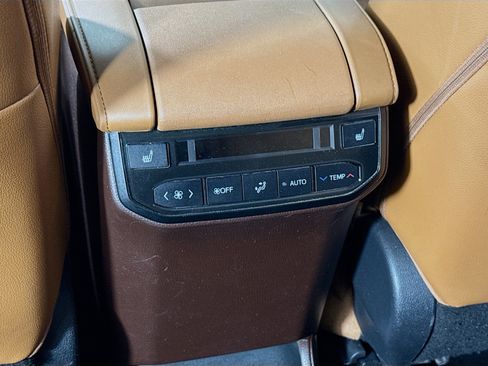 Used 2022 Toyota Highlander Platinum image 21