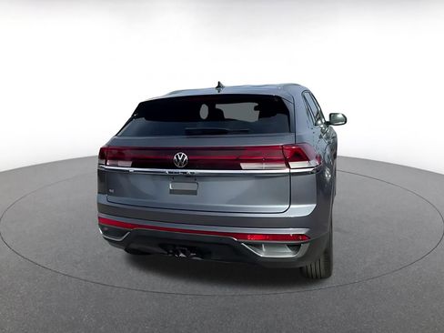 Used 2025 Volkswagen Atlas Cross Sport SE image 12