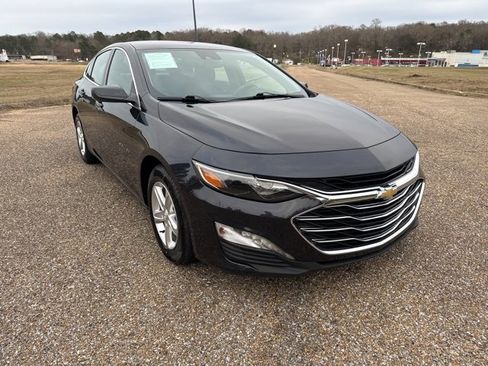 Used 2023 Chevrolet Malibu LT image 2