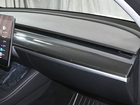 Used 2025 Tesla Model Y Long Range image 53